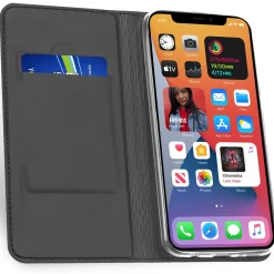iPhone 12 / 12 Pro - Booklet Case mit Magnetverschluss
